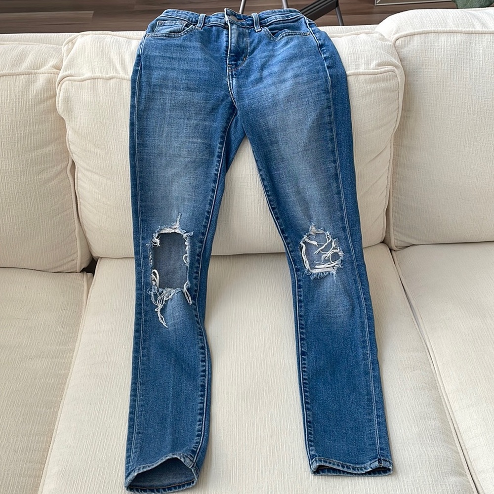 LEVI’S size 23 721 high rise skinny jeans. Perfect condition!